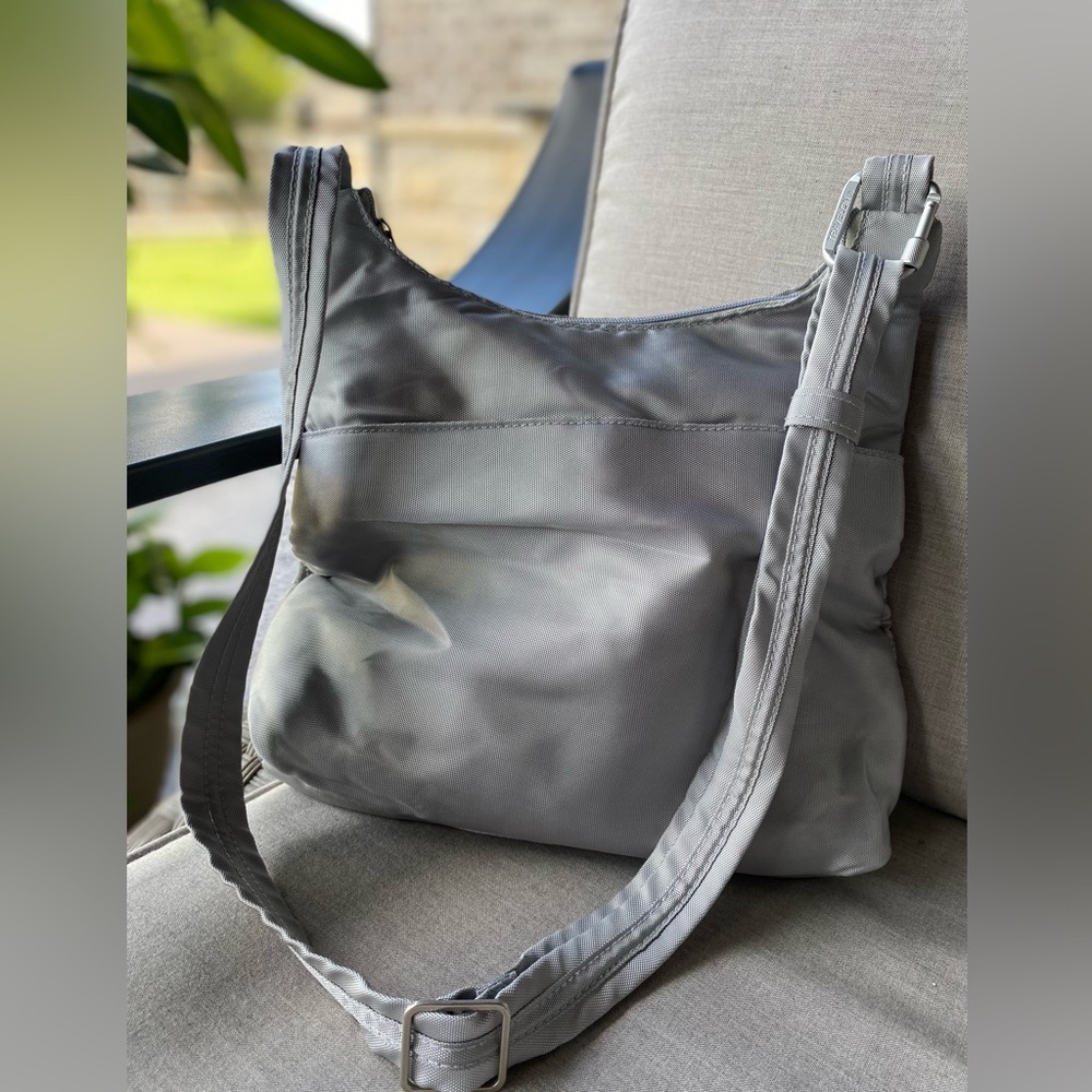 Travelon Anti Theft Crossbody Bag - Silver - Picture 4 of 9